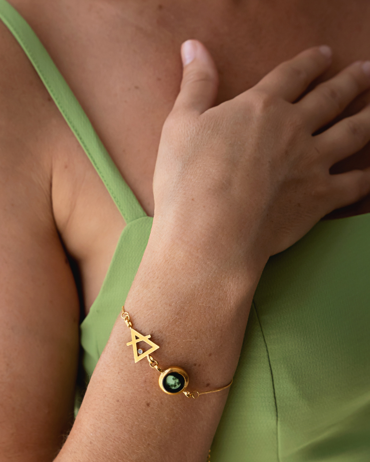 Moon Phase Bracelet with Zodiac Element - Gold